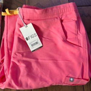 Neon Pink Yola - Tall Skinny Scrub Pants
L - Neon Pink - Tall